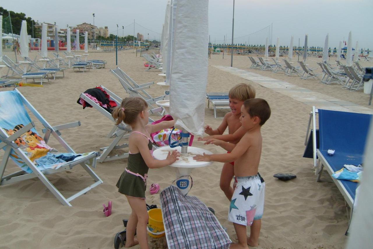 Hotel Albatros Roseto Degli Abruzzi Dış mekan fotoğraf