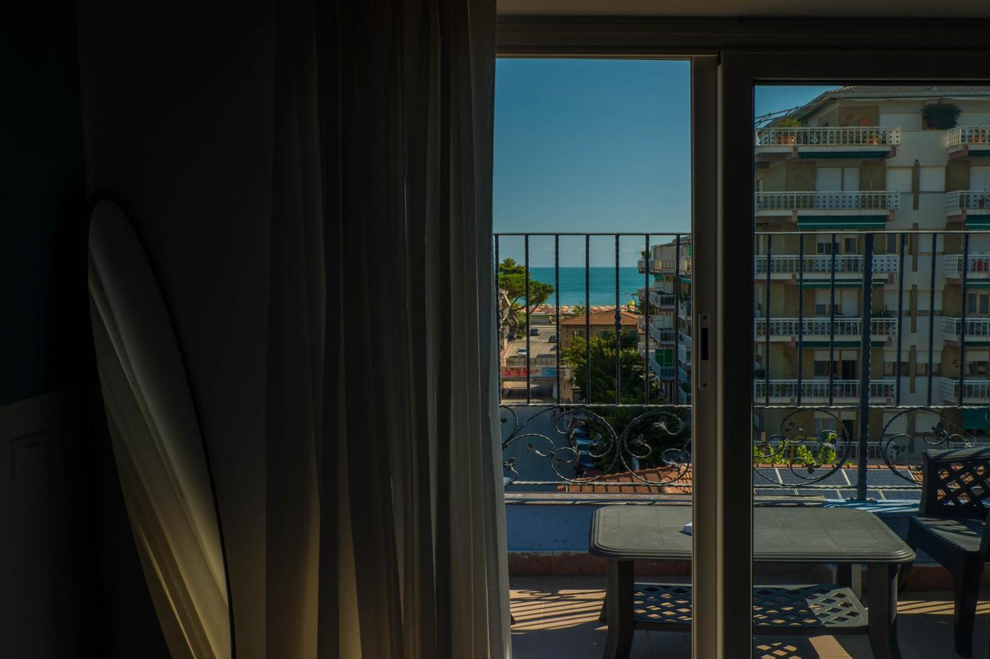 Hotel Albatros Roseto Degli Abruzzi Dış mekan fotoğraf